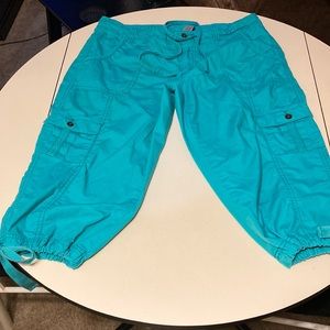 Capris. Multi pocket. Women’s color jade